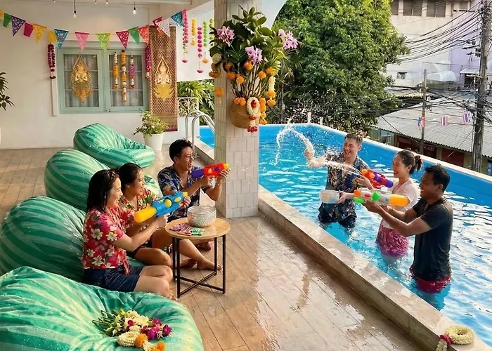 Lazy Sunday Khaosan Hotel